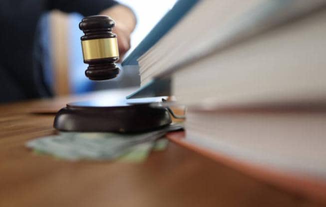 De la nullité absolue des actes accomplis par les greffiers en qualité d'huissiers de justice à l'aune de la loi n°16/011 du 15 juillet 2016"